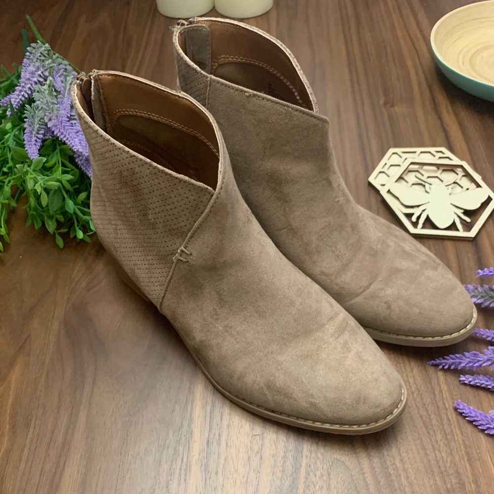 Dolcetta perforated booties